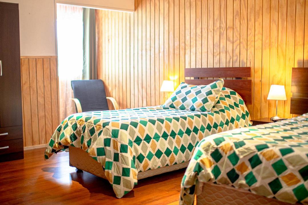 Roble Austral Hostal Coyhaique Bagian luar foto