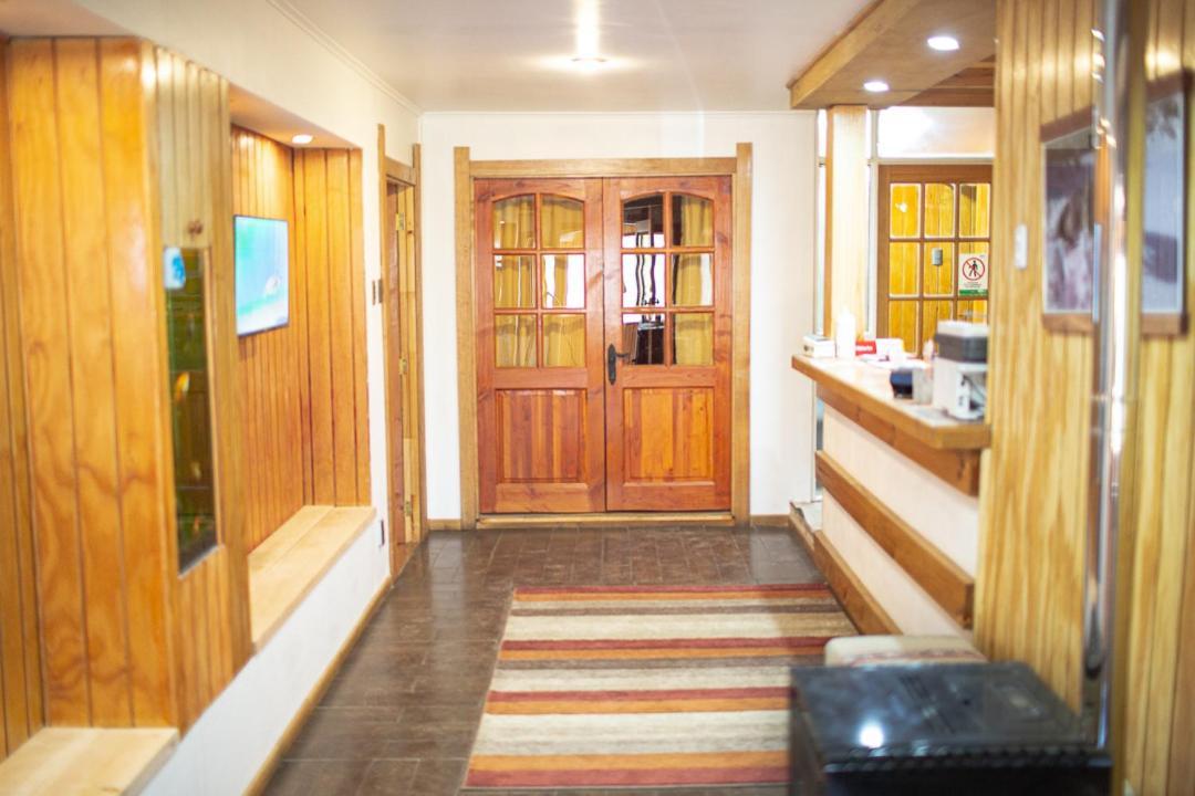 Roble Austral Hostal Coyhaique Bagian luar foto