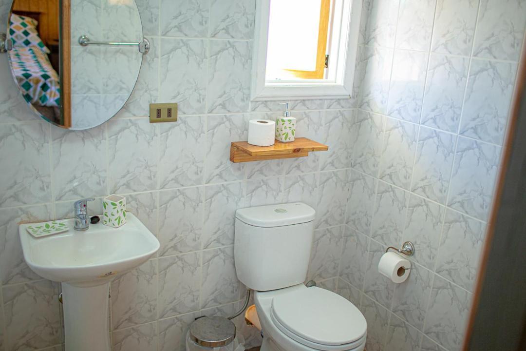 Roble Austral Hostal Coyhaique Bagian luar foto