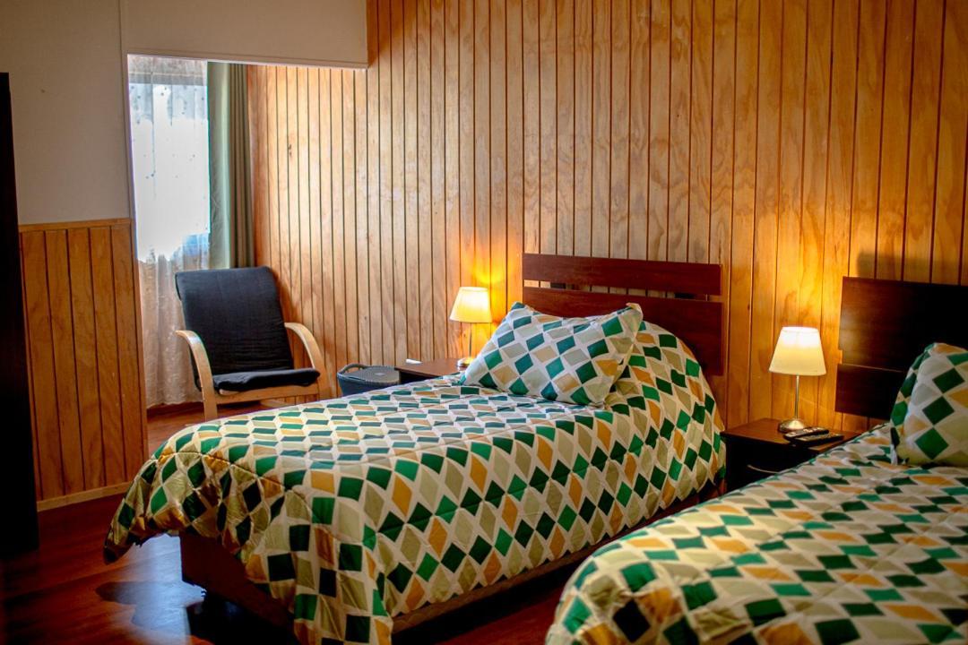 Roble Austral Hostal Coyhaique Bagian luar foto