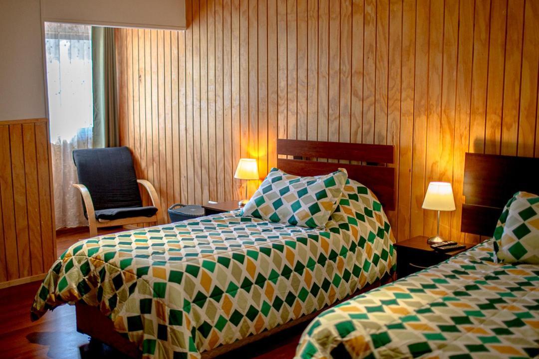 Roble Austral Hostal Coyhaique Bagian luar foto
