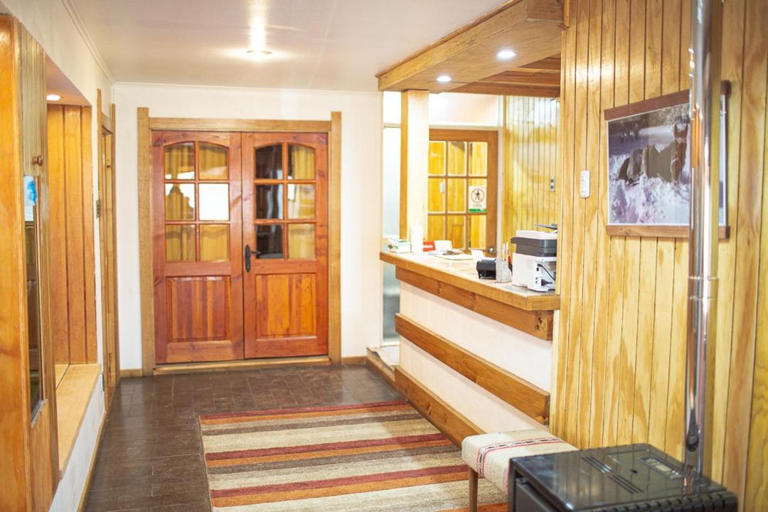 Roble Austral Hostal Coyhaique Bagian luar foto