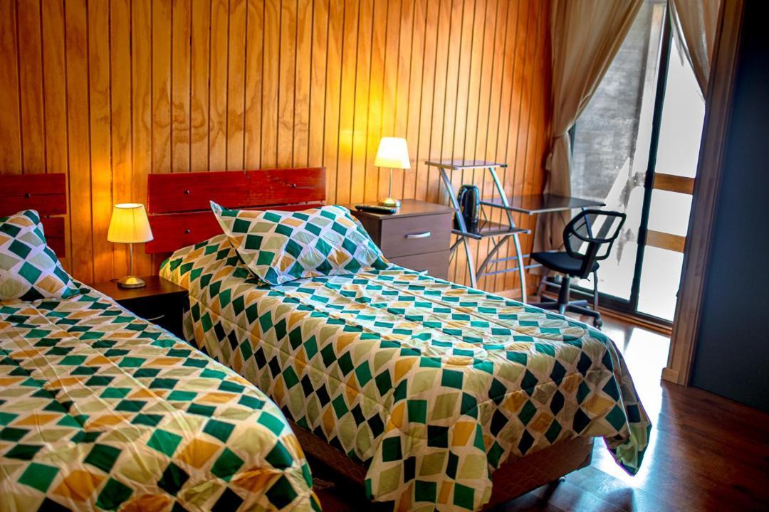 Roble Austral Hostal Coyhaique Bagian luar foto