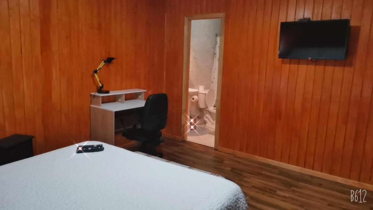 Roble Austral Hostal Coyhaique Bagian luar foto